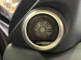 【MERIDIANサウンドシステム】精密なデジタル技術を用いて、車内で臨場感あふれるオーディオ体験を提供します。澄み渡った高音から迫力ある重低音まで鮮やかに再生します。
