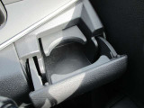 運転席で使用できる収納式ドリンクホルダーです。