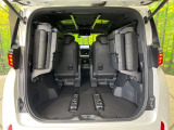 後席を格納すると、これだけの広さが!シーンに合わせたシートアレンジで、大きな荷物も積むことが出来ます♪
