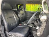 運転席シート廻りは使用感も少なく、良好な状態となっています。前オーナー様が丁寧に使っていたことがよくわかりますね。