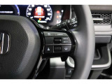 Hondaセンシングの機能のひとつ、アダプティブクルーズコントロール付!アクセルから足を離しても設定したスピードと前車との車間を保ち走行してくれます!車線維持もアシスト☆高速道路で疲労軽減ですね☆