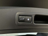 パワーバックドアは荷物の出し入れがしやすい優れものです!スイッチひとつで重いバックドアが締まります!日用品の大量買い出しにも大活躍します!