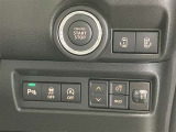 両側パワースライドドア付きだから、狭い駐車スペースなどでの 乗り降りラクラク!小さなお子さまのいるご家庭には嬉しい装備。