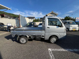 ロープを通して長尺物の積荷をしっかり固定でき、多彩なロープがけで積荷をしっかり固定できます。 トラック専用の新プラットフォームが用意され、荷役性はもちろんキャビンの快適性をアップ!