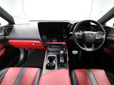 上質で落ち着いた印象のインパネ。視界も広々で運転しやすいです。