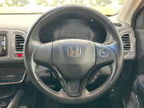 インテリアに合わせたデザインのステアリングは、運転される方のことも考え、運転しやすい形状、大きさです。是非一度、実際に触ってお確かめください。