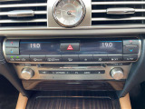 【左右独立温度コントロール式フルオートエアコン(DUAL/SYNC)】運転席側と助手席側でそれぞれ自由に温度設定ができ、快適な風量やモードなどを自動調整します。