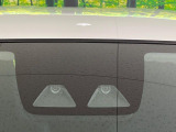 【スマートアシスト】走行中に前方の車両等を認識し、衝突しそうな時は警報とブレーキで衝突回避と被害軽減をアシスト。より安全にドライブをお楽しみいただけます。