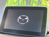 【マツダコネクトナビ】車内の雰囲気にマッチした一体型タイプのナビ。各種車輌設定やBluetooth再生等、様々な機能が楽しめます。直感的なダイヤル操作が可能で、使い勝手も良好です。
