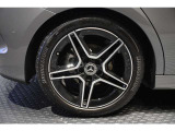 メルセデスの認定中古車「サーティファイドカー」では、万一お車が故障した場合も、ご購入後1年間もしくは2年間※は走行距離にかかわらずメルセデス・ベンツ正規サービスネットワークで無料修理いたします