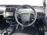 運転席まわりです。 各操作スイッチは使いやすい位置に配置されてます。