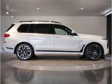 BMWでは重量配分にもこだわりがあり、FRモデルでは50:50とFFモデルでも60:40と前後の重量バランスにこだわり、軽快なハンドリングを実現しております。