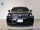 BMW代表的な特徴のキドニーグリル。BMWのすべてのモデルに採用され、BMWらしさを強調しております。