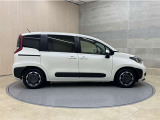 「中古車ハイブリッド保証」付き。ハイブリット機構を無償で保証します。保証期間は初度登録年月から10年目まで、または3年間の長い方。但し累計走行距離が20万km以内。
