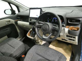 気になる汚れは「まるまるクリン」で解消! 当社の中古車はシートを外して隅々までキレイにクリーニングしてあります(但し、一部 高年式車両等は除きます)