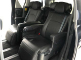 シートカバー装着車両!高級感のある車内空間に加えご家族で移動の際飲食などでの汚れを防ぐ事も出来ます♪