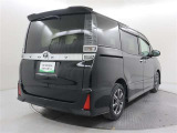 後ろが狭くてもサッと積める.バックドア。後ろの駐車スペースが狭い時に重宝しますよ♪
