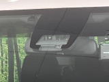 【トヨタセーフティセンス】走行中に前方の車両等を認識し、衝突しそうな時は警報とブレーキで衝突回避と被害軽減をアシスト。より安全にドライブをお楽しみいただけます。