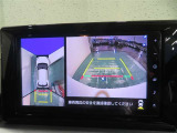 パノラミックビューモニター搭載。カメラで車両周囲の状況を映し出すため、狭い場所での駐車などに役立ちます。