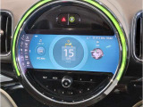 『運転』に対するBMWのこだわりはメーターパネルにも表れております。視野性の良いメーターパネルは疲労感の軽減と、運転の楽しさをもたらしてくれます。