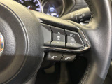 【マツダ・レーダー・クルーズ・コントロール(MRCC)】先行車との速度差や車間距離を認識し、設定した車速内で車間距離を自動で調整・維持することで、高速道路などでドライバーの負担を軽減します。