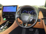 運転席まわりです。 各操作スイッチは使いやすい位置に配置されてます。