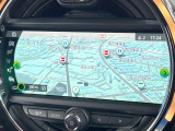 ●純正ナビ:一体感のあるナビは、高級感ある車内を演出してくれます。Bluetooth再生などオーディオ機能も充実しておりますので、運転もより楽しめます♪