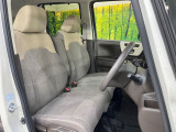 運転席シート廻りは使用感も少なく、良好な状態となっています。前オーナー様が丁寧に使っていたことがよくわかりますね。