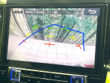 【バックカメラ】駐車時に後方がリアルタイム映像で確認できます。大型商業施設や立体駐車場での駐車時や、夜間のバック時に大活躍!運転スキルに関わらず、今や必須となった装備のひとつです!