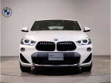 BMW代表的な特徴のキドニーグリル。BMWのすべてのモデルに採用され、BMWらしさを強調しております。