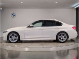 【拘りのFR】BMWが多く採用するFR車。ダイレクトでスポーティな加速感・シャープなハンドリングを実現。縦置きエンジンレイアウトにより、フラットで上質な乗り味です。