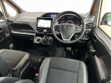 運転席周辺の様子です☆ オーディオ周りやメーター類の位置など、ご確認下さいね♪