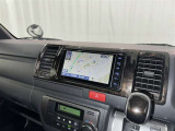 ナビゲーション付です。 ナビがあると便利、ラクラク何処でもいけます。 ナビが有るのと無いのとでは大きな違いですね。