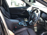 正規ディーラーのBMW専門メカニックが360&deg;納車前点検を徹底的にチェックいたします。点検整備料は車両価格に含まれ、法令12カ月点検が必要な場合も車両価格に含まれます。