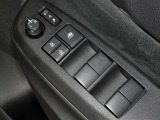 電動格納式ドアミラー・パワーウインドウを装備しています。