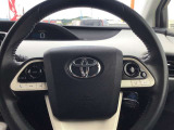 レーダークルーズコントロール(全車速追従機能付)付きです。車速に応じて追従支援してくれるので、ロングドライブも快適です。詳細は販売店スタッフまでおたずねください。