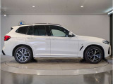 ☆BMWの前後重量配分50:50はエンジン自体をフロントタイヤよりも後ろにずらし、通常はエンジンルーム内に搭載される重量物であるバッテリーをトランクに移動させるなどして実現されています☆
