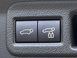 【パワーバックドア】スマートキーや運転席のボタンを押すだけでリアゲートが自動で開閉します!荷物を持っている時や、高い位置にあるバックドアを閉める際に便利な機能です♪