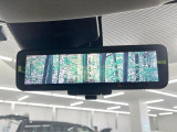 【インテリジェントルームミラー】後席の大きな荷物や同乗者で後方が確認しづらい時でも安心!カメラが撮影した車両後方の映像をルームミラー内に表示。クリアな視界で状況の確認が可能です!