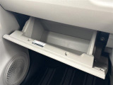 【 グローブボックス 】小物の収納が可能です!//