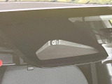 【プリクラッシュセーフティ】前方の車両等を検知し、衝突しそうな時は警報で注意を促し、ブレーキを踏む力をサポート。ブレーキを踏めなかった場合は衝突被害軽減ブレーキが作動、衝突回避をサポートします。
