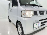 明るいライトが夜道を明るく照らしてくれます。 運転する上で、道路状況をいかに早く認識できるか重要なポイントです。 白色光が暗い道も明るく照らしてくれますよ。