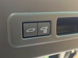 【パワーバックドア】スマートキーや運転席のボタンを押すだけでリアゲートが自動で開閉します!荷物を持っている時や、高い位置にあるバックドアを閉める際に便利な機能です♪