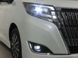 高輝度で点灯速度が速く、しかも消費電力の少ないLEDヘッドライトが装備されています!LEDの明るい光が走行中の視界の確保をサポートして、夜のドライブがより楽しく安全に運転できます♪