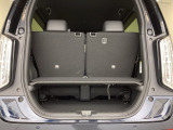 アイデア次第でいろいろな使い方ができる広くて使い勝手のいい荷室。