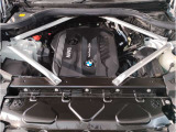 【ご納車前点検】BMW認定中古車は100項目の箇所を徹底的にチェック致します。機械的な箇所や電気系、コンピューターなどをご納車前に点検し、交換基準に達した部品は全て新品に修理返品した後にご納車致します。