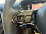 地図情報や車両情報などをステアリングのスイッチから操作して表示できます。
