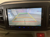 バックギアに入れると、このように後方が映し出されます!駐車の際とても安心!便利!最終確認はご自身の目と耳で必ず行ってください!