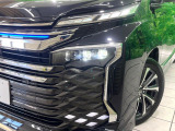【LEDヘッドライト】悪天候や夜間走行時も良好な視界を確保し安心して運転できる高輝度LEDヘッドライトを装備!点灯速度が早く、消費電力も抑えられています。