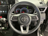 ステアリングから手を離さず、運転に集中したままオーディオ等の操作や安全装置の設定などが行えます。